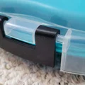 Chốt khóa thay thế 3D cho hộp đựng bánh Mainstays - Thumbnail 1