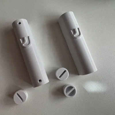 Mezuzah - Thiết kế đơn giản kèm ngăn chứa cuộn giấy