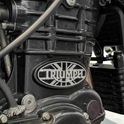 Logo gắn lốc máy Triumph 955i/T509