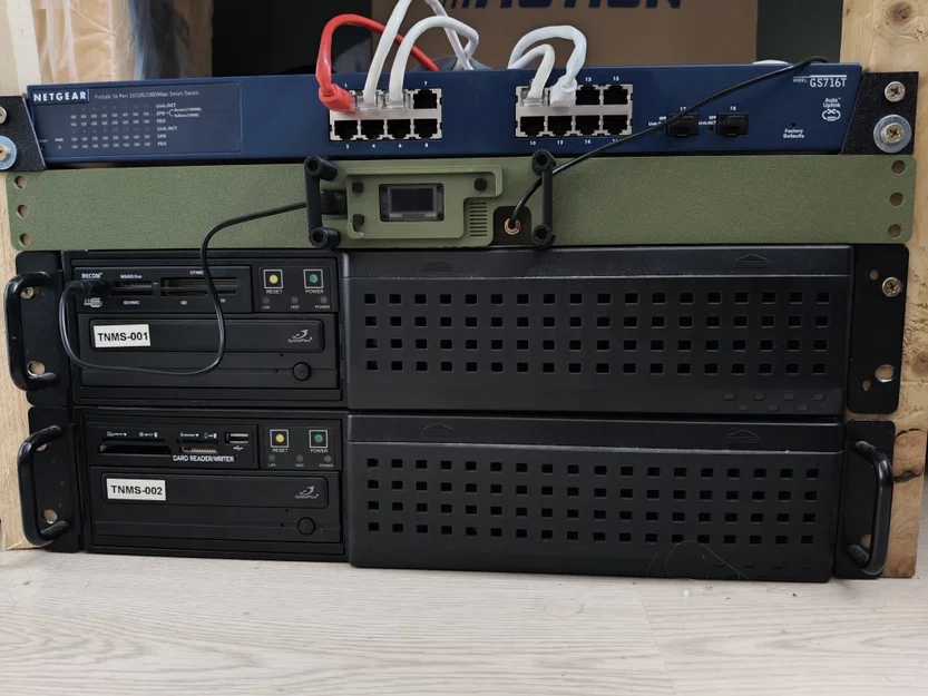 Tai gắn tủ rack cho bộ đàm Heltec V4 - Image 1