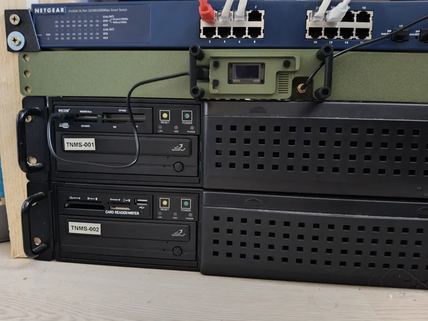 Tai gắn tủ rack cho bộ đàm Heltec V4 - Image 2