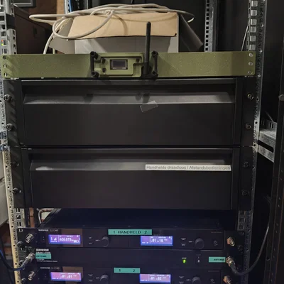 Tai gắn tủ rack cho bộ đàm Heltec V4