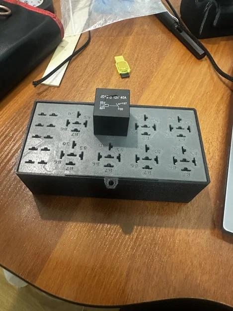 Hộp đựng rơ-le và cầu chì cho xe hơi, xe máy - Thiết kế in 3D tiện lợi - Image 1