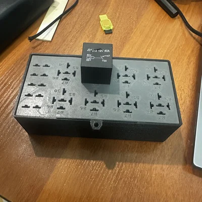 Hộp đựng rơ-le và cầu chì cho xe hơi, xe máy - Thiết kế in 3D tiện lợi