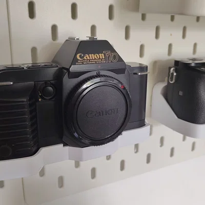 Kệ treo bảng Skadis cho máy ảnh Canon T70