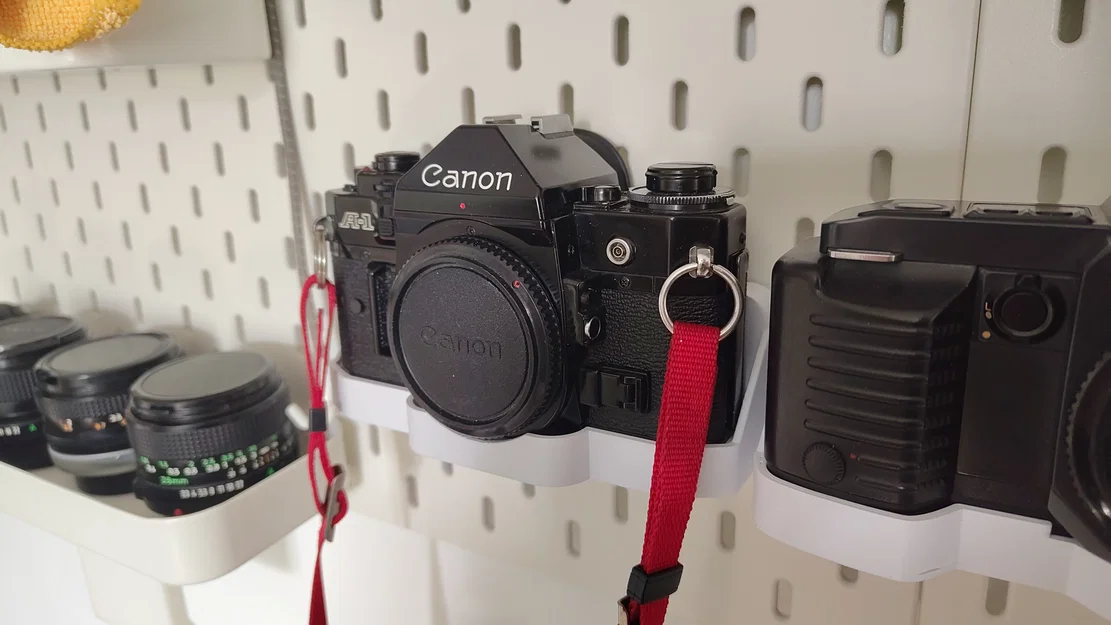 Kệ treo máy ảnh Canon A1 cho bảng Skadis - Image 1