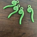 Bông tai hình lá dương xỉ non (Fiddlehead Fern Earring) - Thumbnail 3