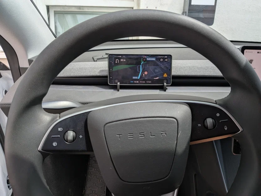 Giá đỡ điện thoại Tesla (Model Y Juniper & Model 3 Highlander) - Image 1
