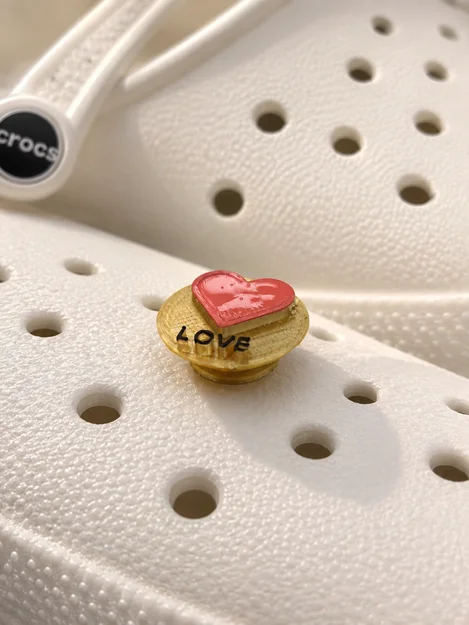 Phụ kiện trang trí dép Crocs hình trái tim Love in 3D cá tính - Image 1