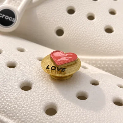 Phụ kiện trang trí dép Crocs hình trái tim Love in 3D cá tính