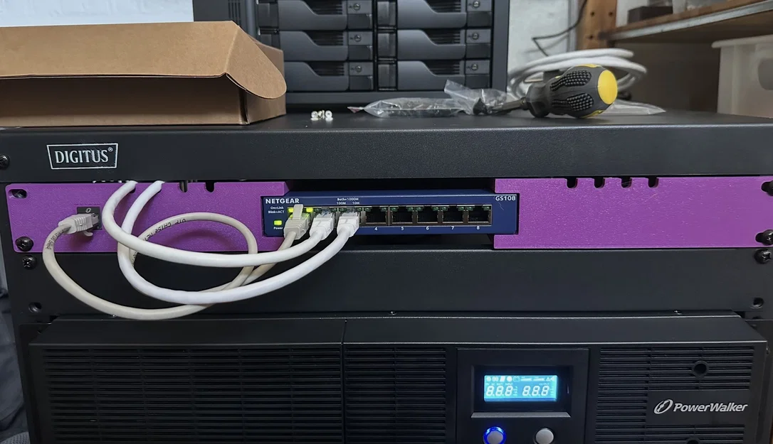 Giá đỡ Rack Mount cho bộ chia mạng Netgear GS108 8-Port - Image 1