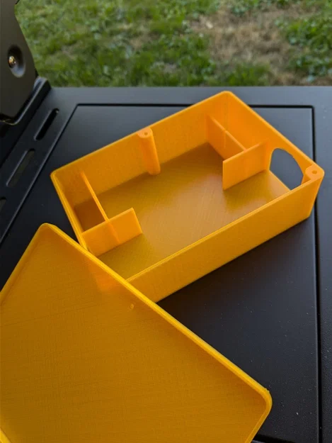 Hộp đựng bả cho chuột cống và chuột nhắt (Rodent bait box) - Image 1