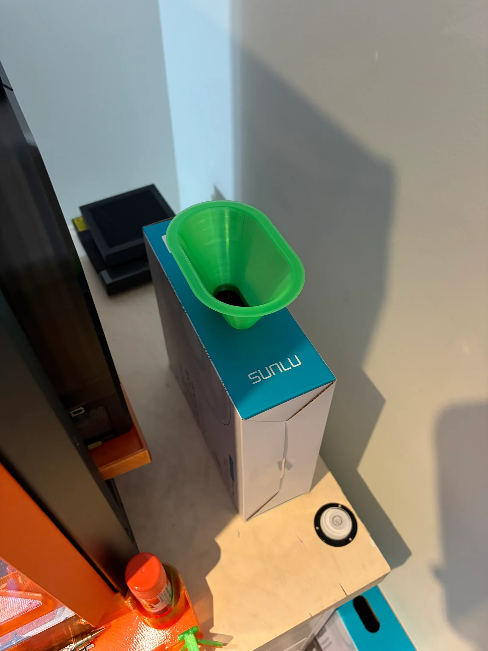 Phễu hứng nhựa thừa (Poop) 3D cho hộp Sunlu tiện lợi 1
