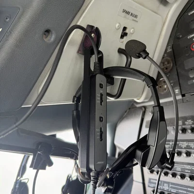 Giá treo tai nghe Bose Proflight 2 cho buồng lái B737