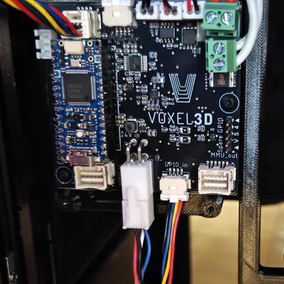 Nắp đậy lỗ đi dây nguồn và cáp GPIO cho INBXX