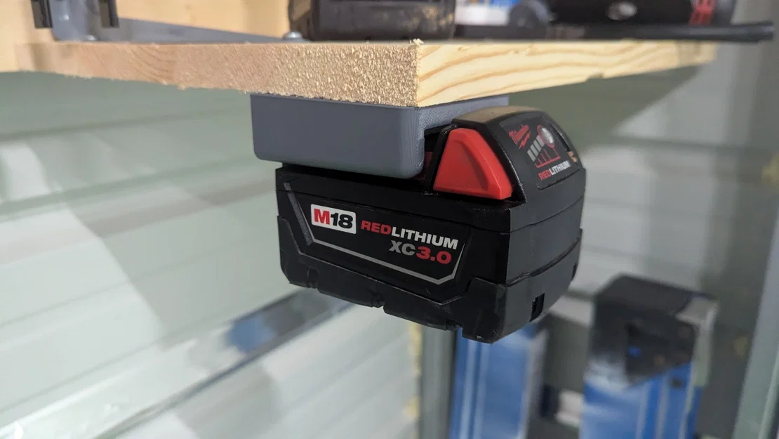 Giá treo pin Milwaukee M18 gắn tường, gầm kệ gọn gàng - Image 1