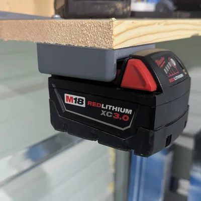 Giá treo pin Milwaukee M18 gắn tường, gầm kệ gọn gàng