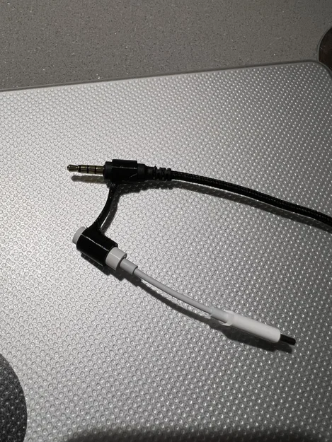 Kẹp giữ đầu chuyển USB-C sang tai nghe tiện lợi in 3D - Image 1