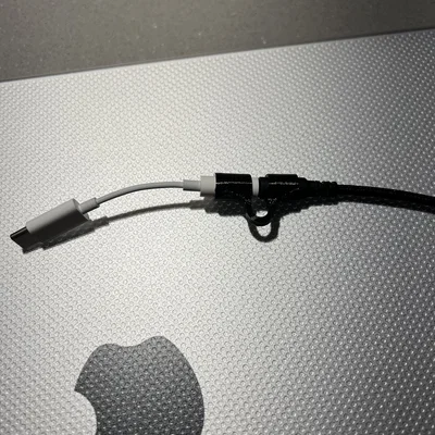 Kẹp giữ đầu chuyển USB-C sang tai nghe tiện lợi in 3D