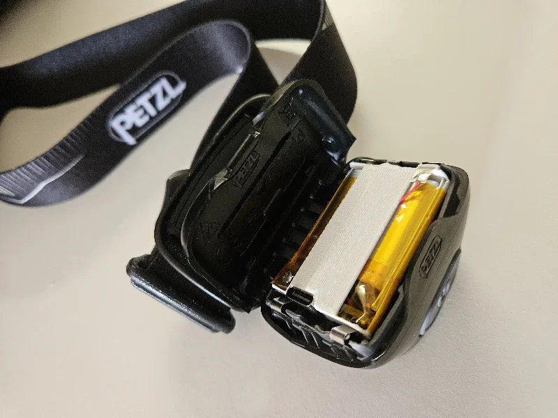 Khung pin cho đèn đeo đầu Petzl Core - Image 3
