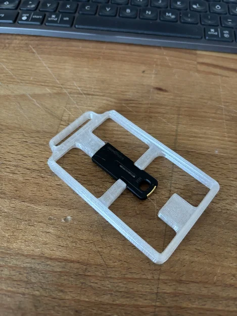 Kẹp thẻ nhân viên tích hợp khóa bảo mật FIDO (Swissbit) - Image 1