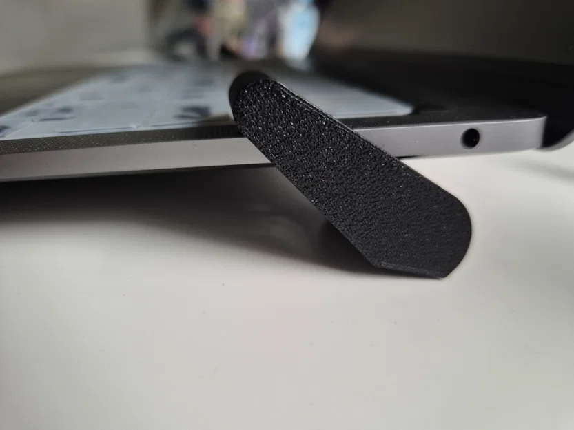 Giá đỡ laptop có độ nghiêng (Angled Laptop Stand) - Image 1