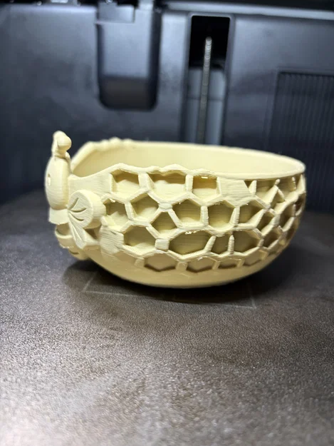 Bee Candy Bowl – Giỏ Đựng Kẹo Hình Tổ Ong Siêu Đáng Yêu - Image 3