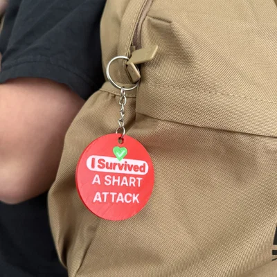 Móc khóa hài hước "I survived a SHART ATTACK"