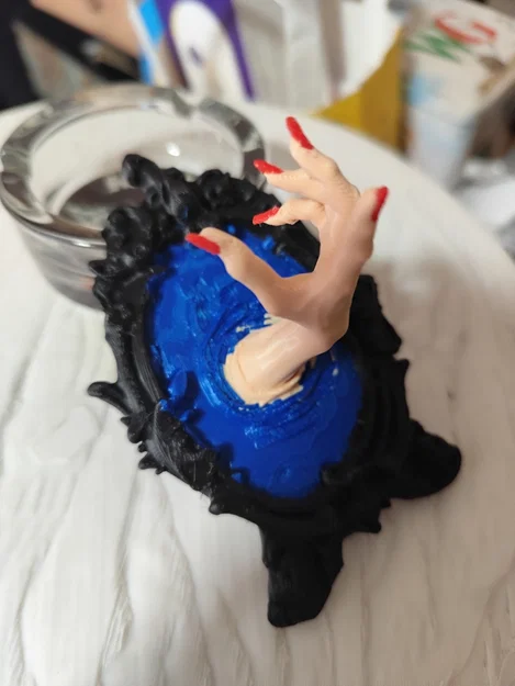 Mô hình bàn tay ma mị xuyên qua khung gương 3D độc đáo - Image 2