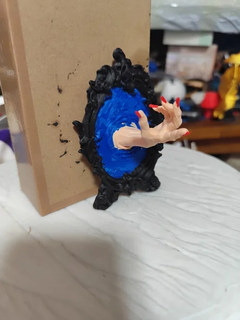 Mô hình bàn tay ma mị xuyên qua khung gương 3D độc đáo - Image 3