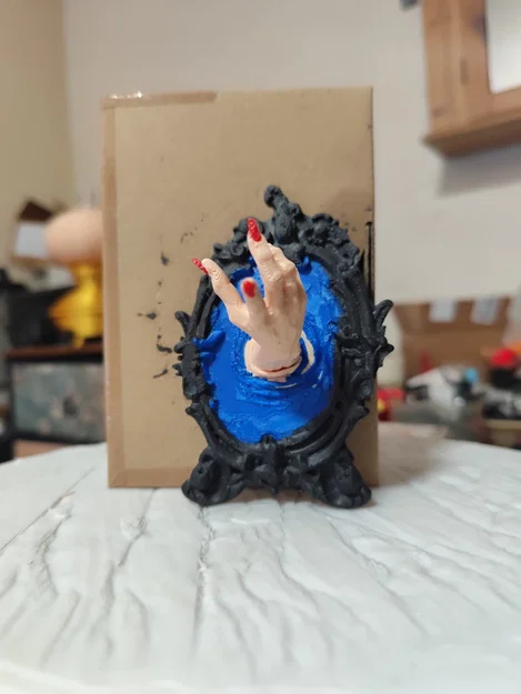 Mô hình bàn tay ma mị xuyên qua khung gương 3D độc đáo - Image 5