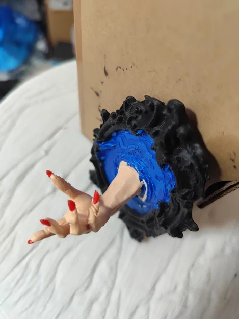 Mô hình bàn tay ma mị xuyên qua khung gương 3D độc đáo - Image 6
