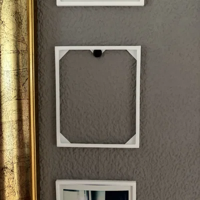 Khung treo ảnh Polaroid tối giản với đinh ẩn
