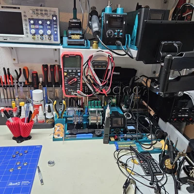 Giá treo đồng hồ vạn năng UNI-T UT 161E in 3D gọn gàng