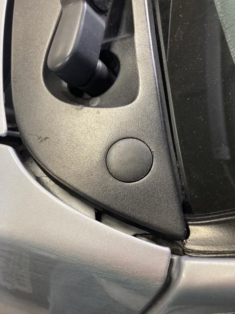 Nắp che vít ốp nhựa chắn gió cho xe Mazda 323 BF - Image 1
