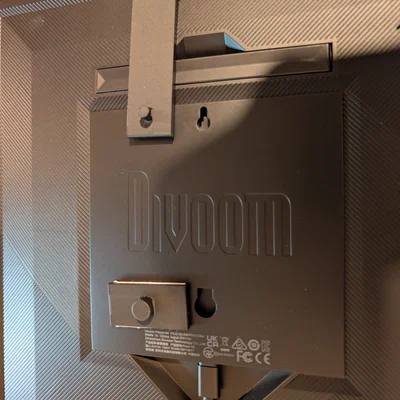 Giá treo tường cho Divoom Pixoo 64 dùng miếng dán Command Strip