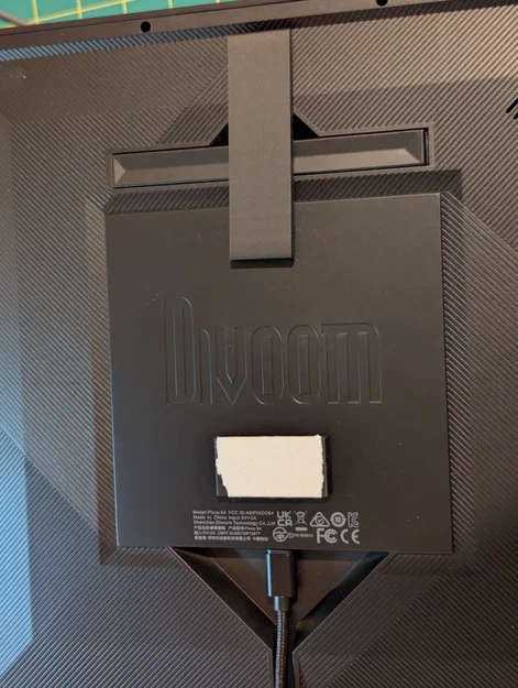 Giá treo tường cho Divoom Pixoo 64 dùng miếng dán Command Strip - Image 3