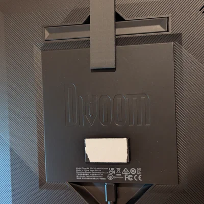 Giá treo tường cho Divoom Pixoo 64 dùng miếng dán Command Strip