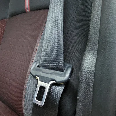 Bộ giữ dây đai an toàn (Seatbelt retainer)