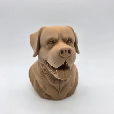 Tượng bán thân chó Rottweiler đang cười