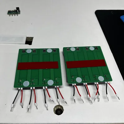 Giá đỡ treo tường 21700 cho bộ test pin 18650 8 kênh