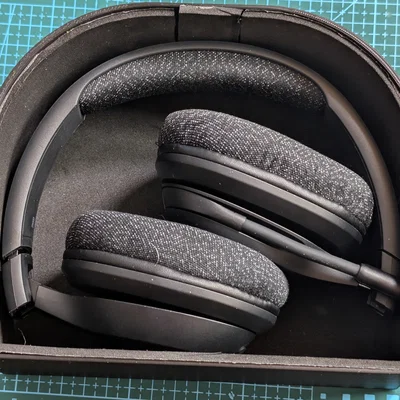 Hộp đựng tai nghe Belkin SoundForm Adapt in 3D cực tiện lợi