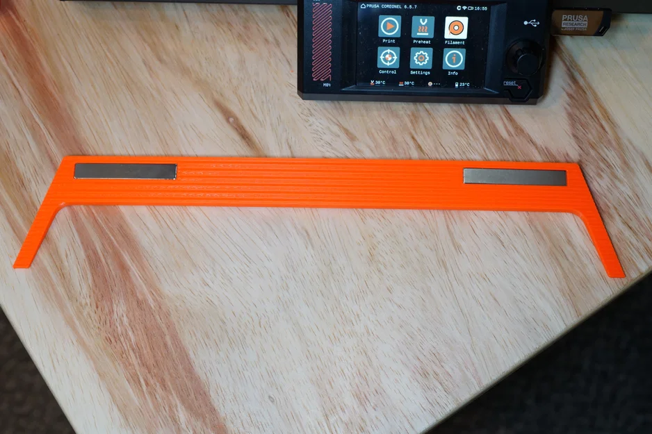 Nắp che bụi bên trái cho Prusa Core One L (Remix - Tích hợp giá treo nam châm) - Image 1