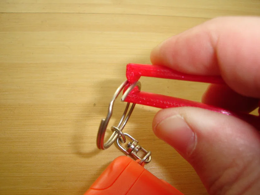 Dụng cụ hỗ trợ móc khóa (Key Ring Helper) - Image 1