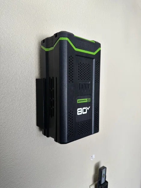Giá treo pin Greenworks 80v (Gắn tường) - Image 1