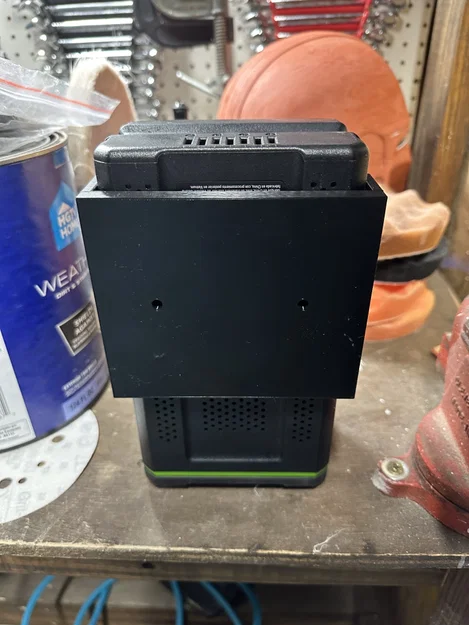 Giá treo pin Greenworks 80v (Gắn tường) - Image 2