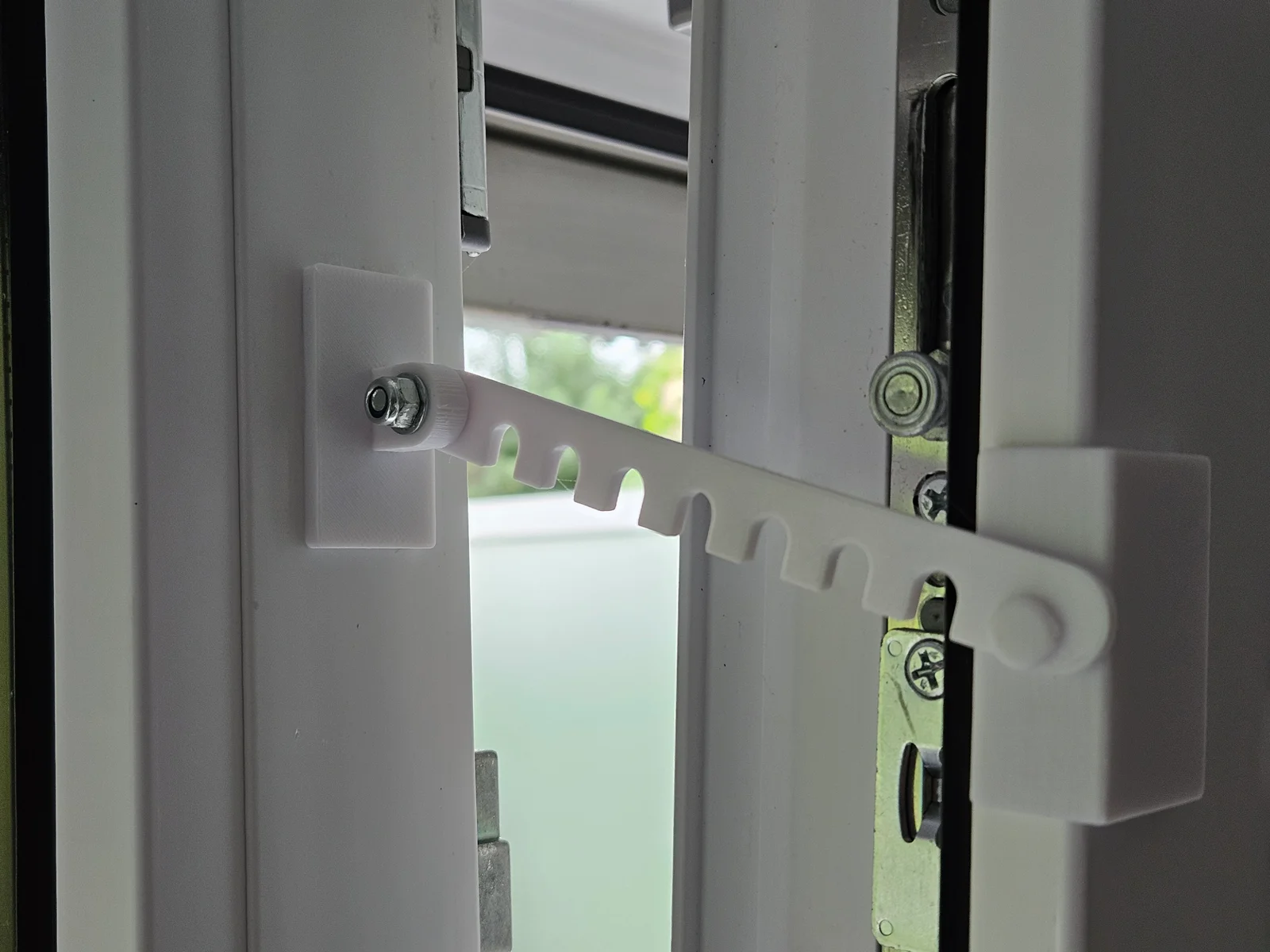 Khóa chặn cửa sổ thông minh có thể điều chỉnh 1