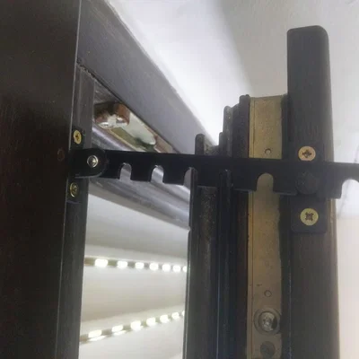 Khóa chặn cửa sổ thông minh có thể điều chỉnh