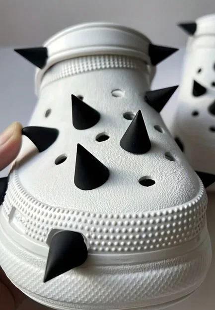 Phụ kiện đinh gai 3D cho giày Crocs - Tự tay tạo phong cách cá tính - Image 1