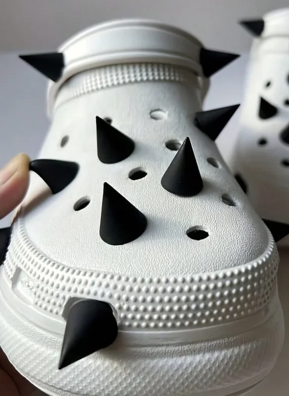 Phụ kiện đinh gai 3D cho giày Crocs - Tự tay tạo phong cách cá tính
